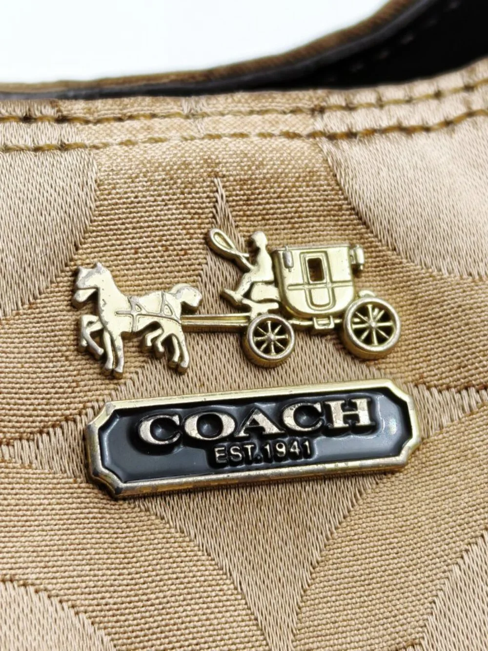 Coach classic signature